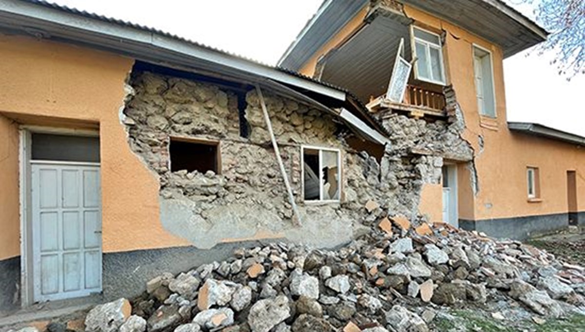 Osmaniye'deki 149 yıllık tarihi hükümet konağı depremde zarar gördü