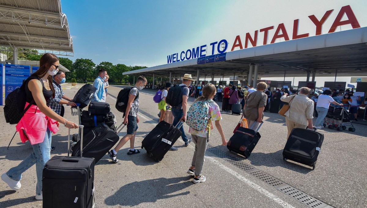 Antalya'ya hava yoluyla gelen turist sayısı 12 milyonu aştı