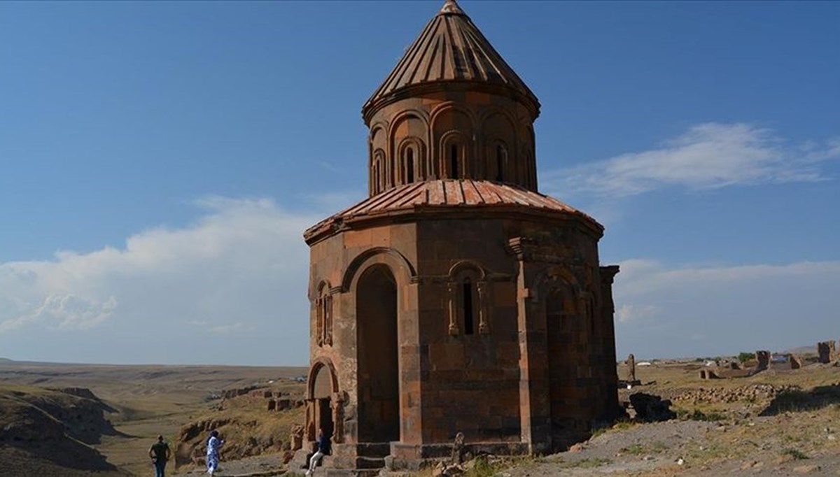 Kars'taki Ani Ören Yeri ziyaretçilerini tarihi yolculuğa çıkarıyor