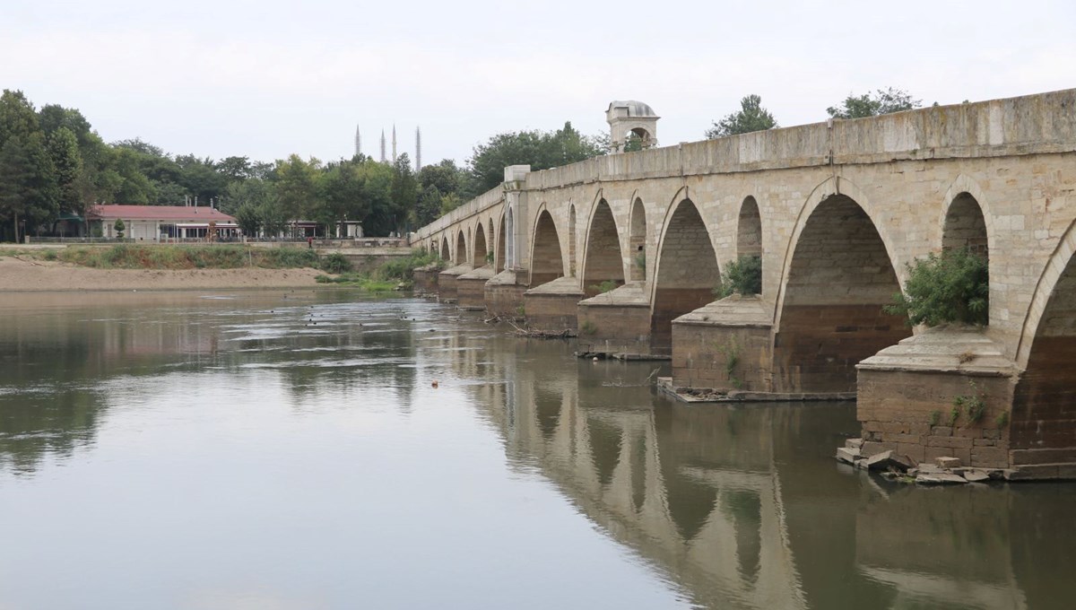 Meriç Nehri'nde tarihi köprünün ayakları ortaya çıktı