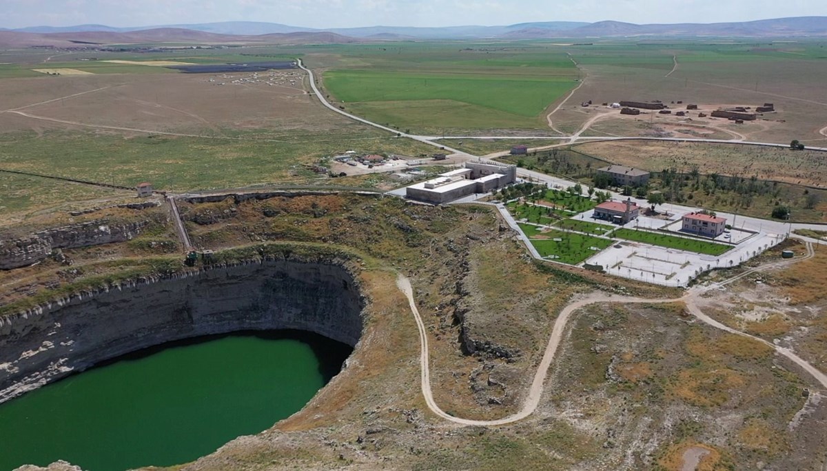 Konya'da restore edilen Obruk Gölü manzaralı 800 yıllık Obruk Hanı ziyarete açılıyor