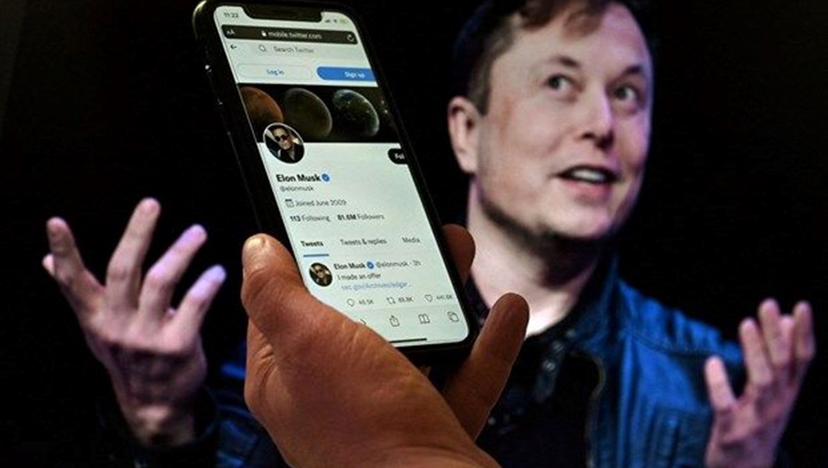 Elon Musk Twitter'ı satın aldığını açıkladı