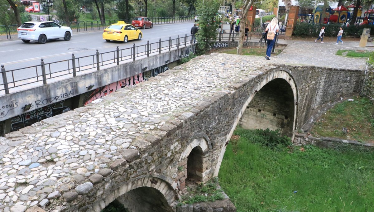 Tabakhane Köprüsü tüm işlevselliğini koruyor