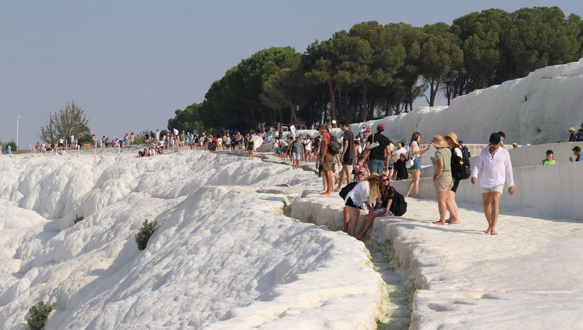 Pamukkale'yi 8 ayda 1 milyon 512 bin kişi ziyaret etti