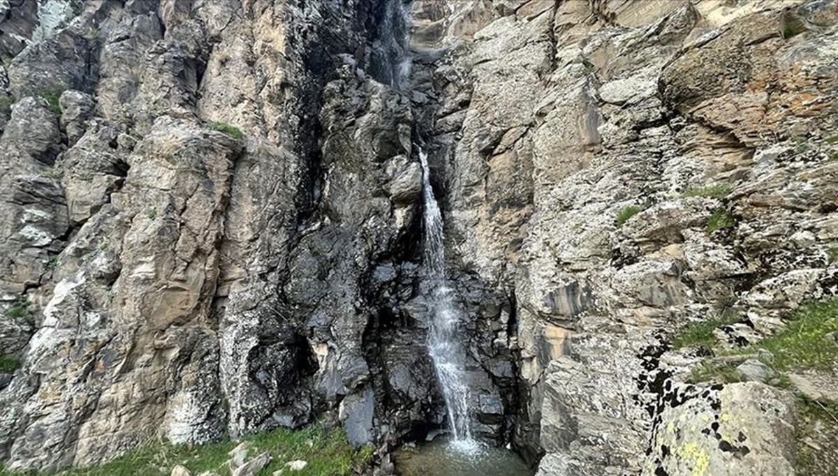 Ağrı'daki Bintosun Şelalesi keşfedilmeyi bekliyor