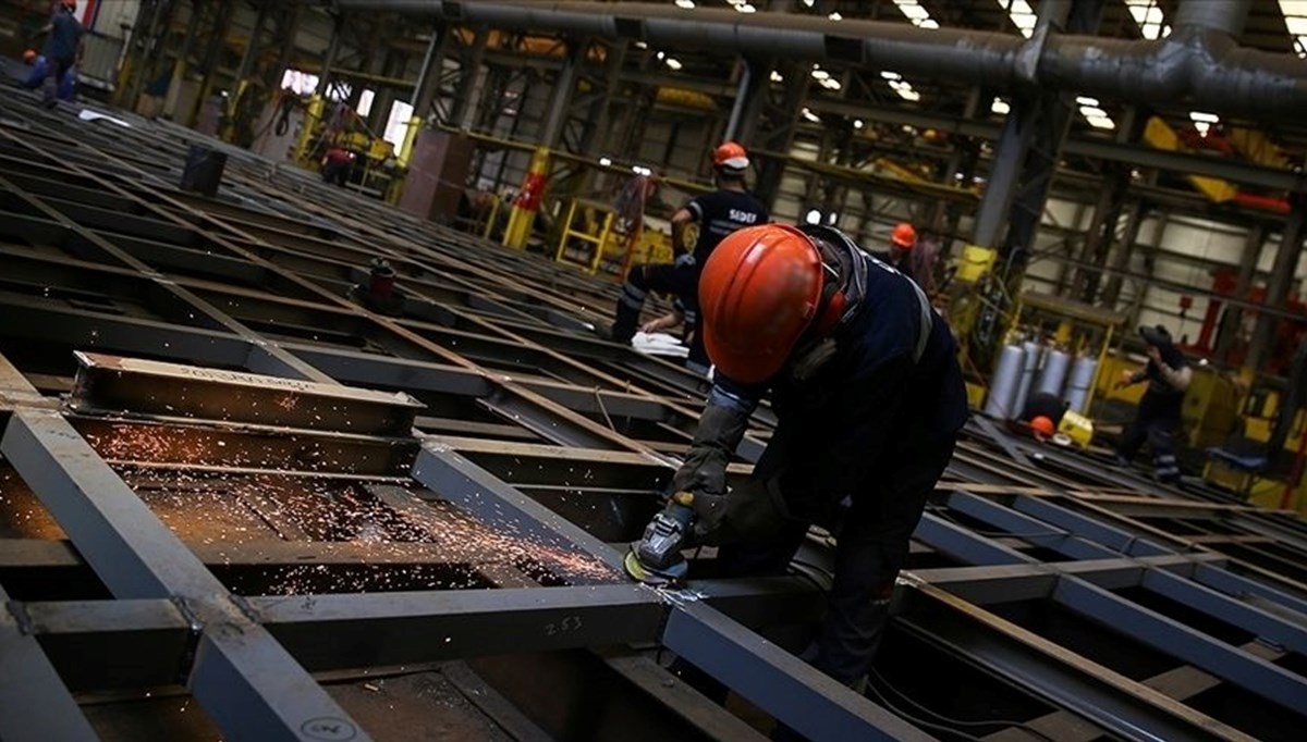 Almanya'da yüksek enerji fiyatlarının etkisiyle sanayi üretimi geriledi