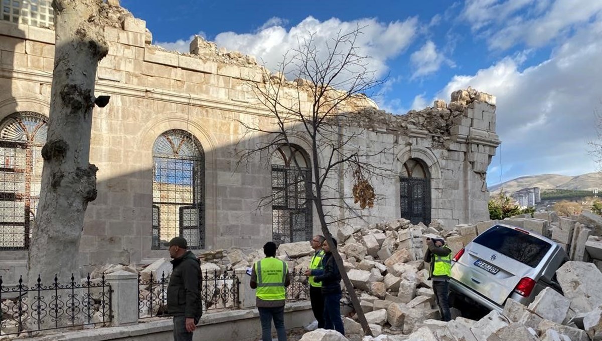 Depremde yıkılan Teze Cami restore edilecek