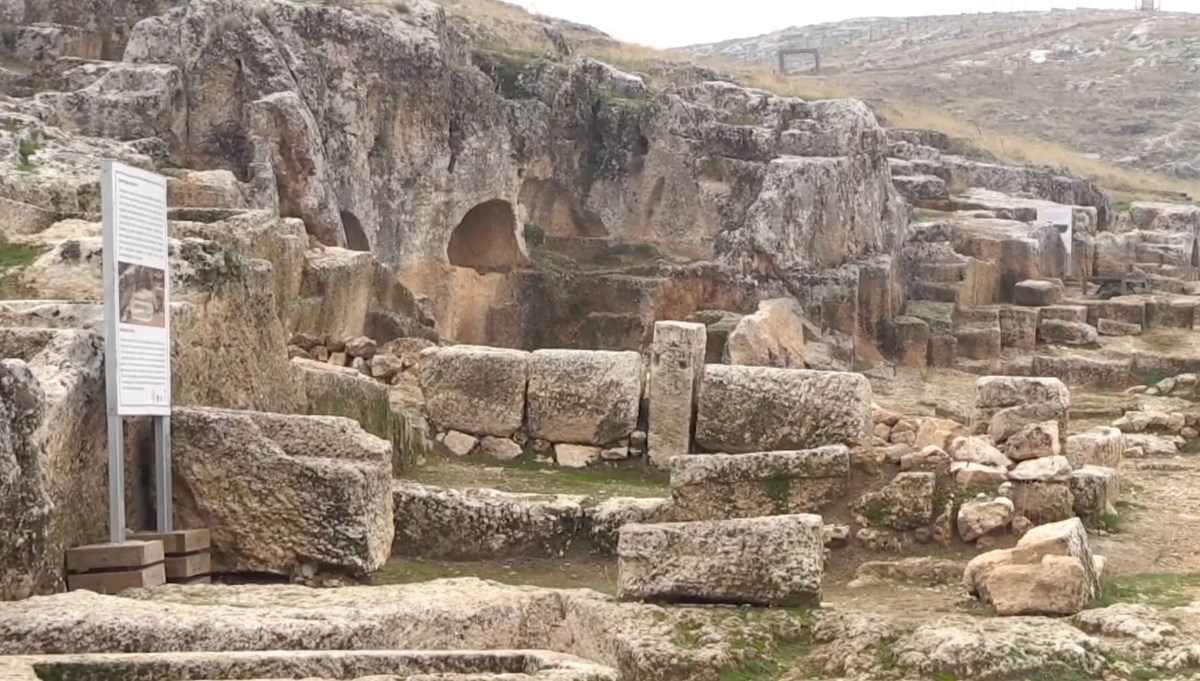 Perre Antik Kenti'ndeki kazılarda oda ve tuğla mezarlar ortaya çıktı