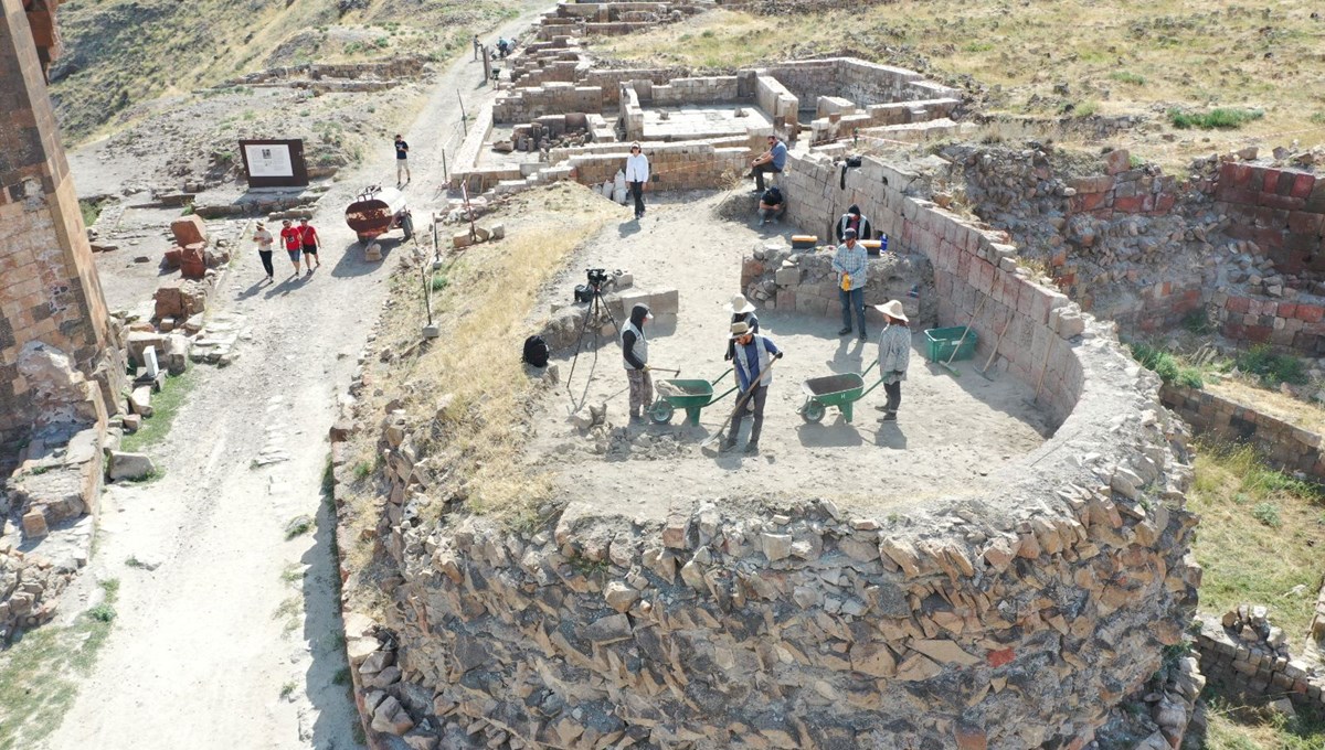 Ani'nin saklı tarihinin gün yüzüne çıkarılması için 5 noktada kazı yapılıyor