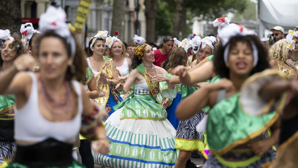 İngiltere'de düzenlenen Notting Hill Karnavalı'ndan renkli görüntüler