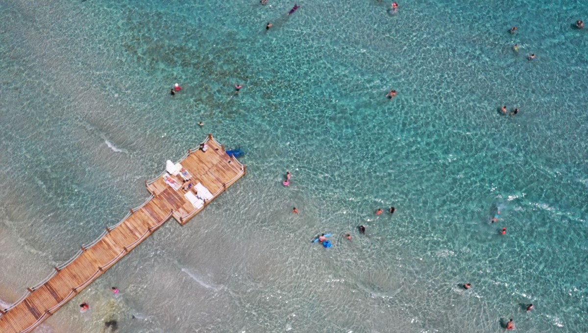 Urla'daki Gelinkaya Halk Plajı'na mavi bayrak asıldı