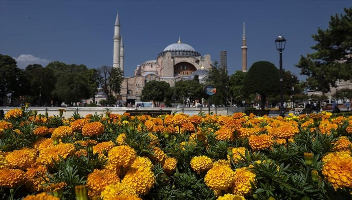 Ayasofya-i Kebir Cami-i Şerifi ibadete açıldığından beri yaklaşık 25 milyon ziyaretçi ağırladı