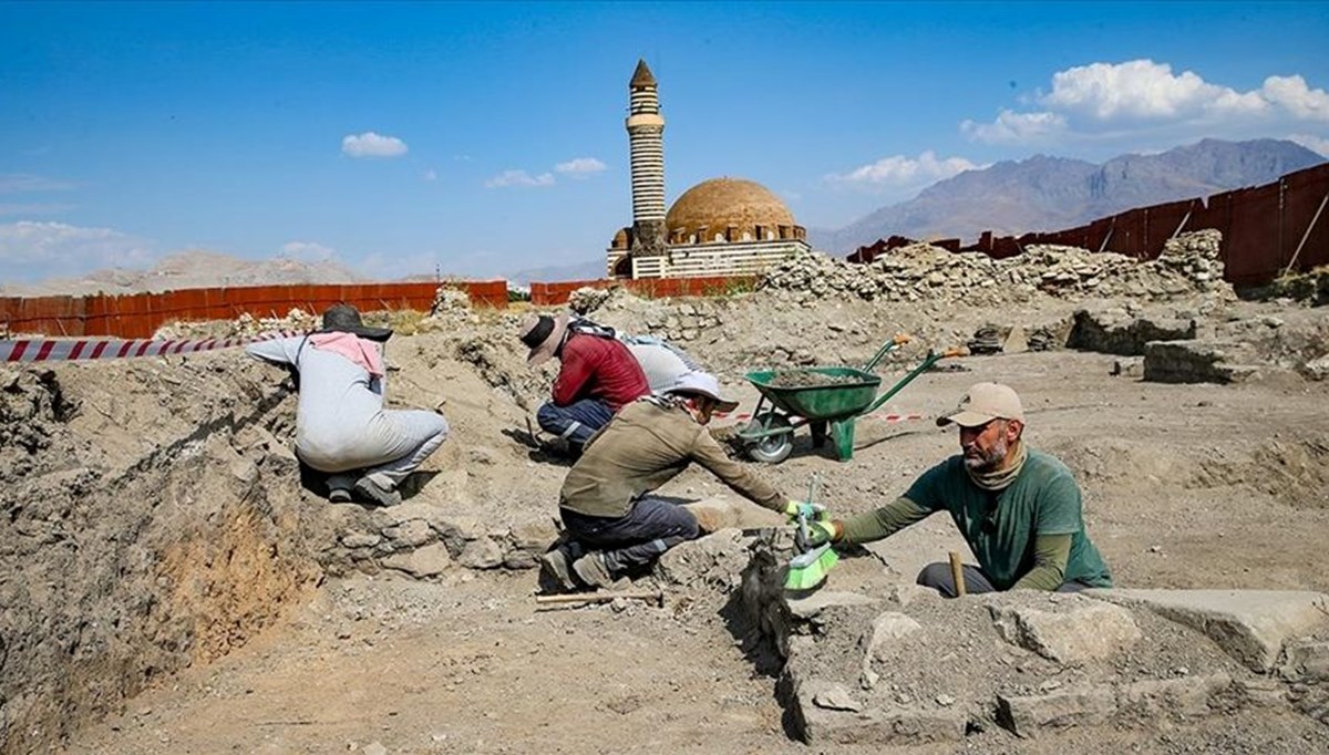 Eski Van Şehri kazılarında yeni yapılar ortaya çıkarıldı