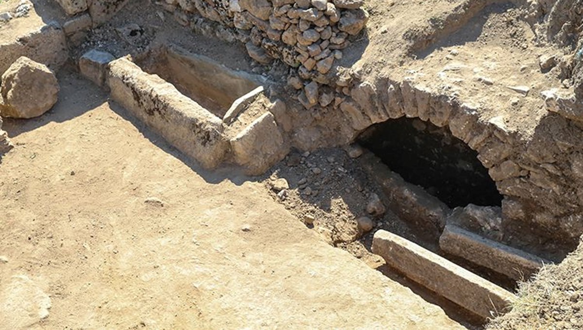 Uşak'taki Sebaste Antik Kenti'nde Orta Bizans Dönemi'ne ait mezarlar bulundu