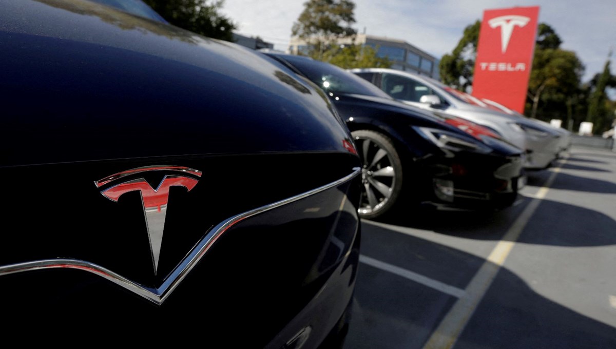 Tesla'nın satışları ilk çeyrekte 2020'den bu yana ilk düşüşünü kaydetti