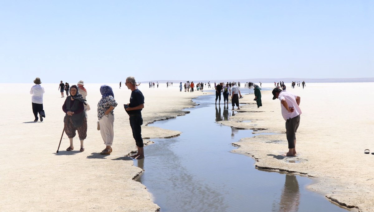 Tuz Gölü'nde yürüme turizmi sahilleri aratmıyor