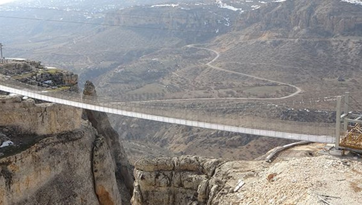 242 metre yükseklikteki cam köprü ve seyir terası depremde ayakta kaldı