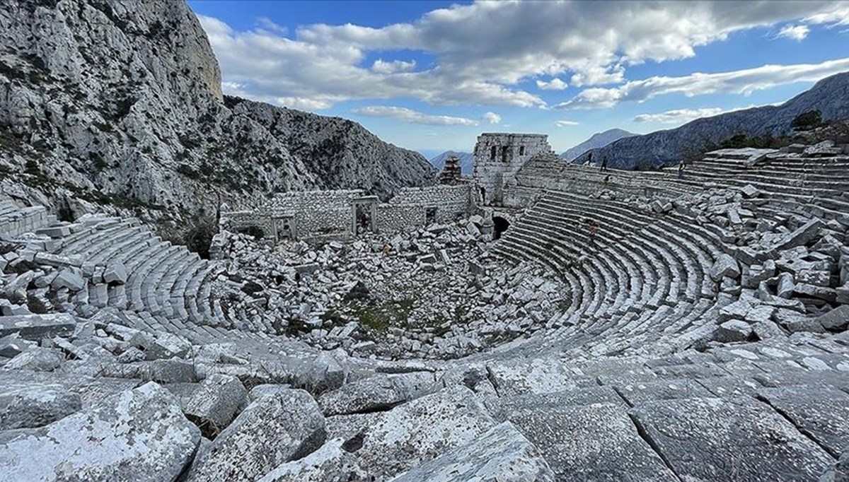 Termessos Antik Kenti tarih ve doğa tutkunlarının uğrak noktası oldu