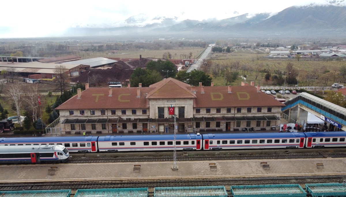 Yeni sezonda ilk seferine çıkan Turistik Doğu Ekspresi Erzincan'a ulaştı