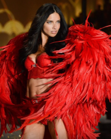 O eski halinden eser yok şimdi! Doğum yapan Adriana Lima podyuma çıktı