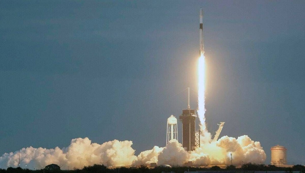 SpaceX, rakibi OneWeb için uzaya 40 internet uydusu fırlattı