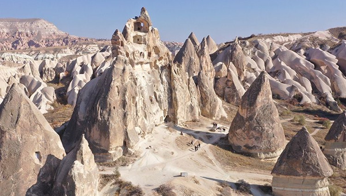 Nevşehir peribacaları ve kaplıcalarıyla ara tatilde de turist çekiyor