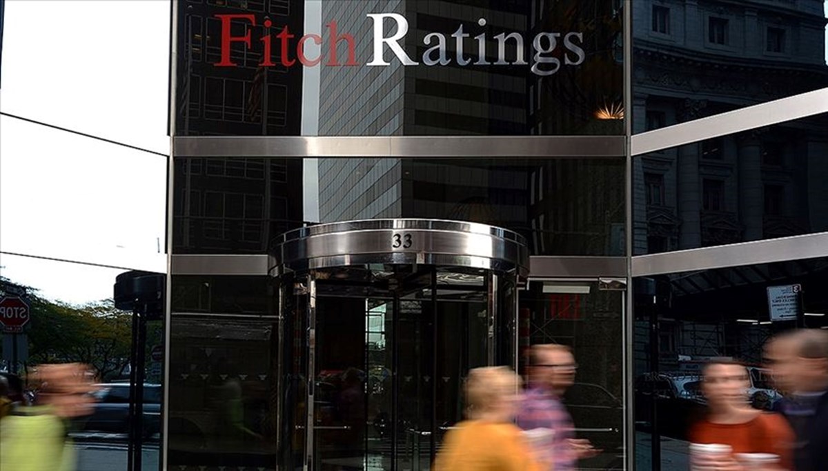 Fitch, İngiltere'nin kredi notu görünümünü negatife çevirdi