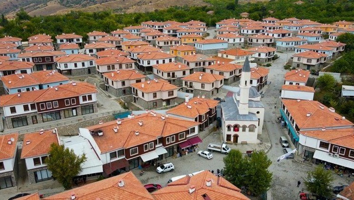 Depremzedeler yeni evlerine kavuştu: 3 yılda 33 bin konut inşa edildi