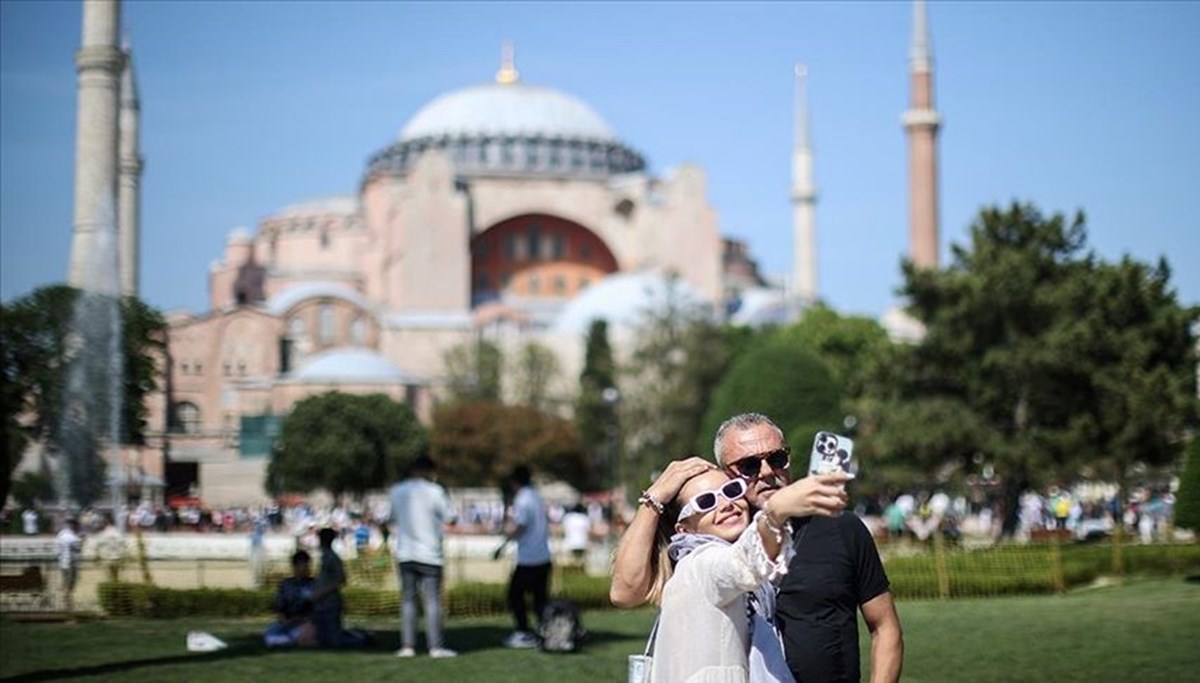 İstanbul'un yılın ilk yarısında ağırladığı yabancı turist yüzde 17 arttı