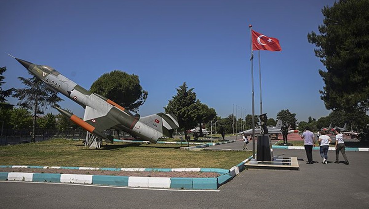 Havacılığın tarihi ve ilk şehit pilotların kıyafetleri Yeşilköy'deki müzede sergileniyor