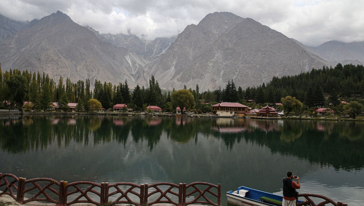 Himalaya Dağları'nın eteklerindeki saklı cennet: Şangrila Gölü