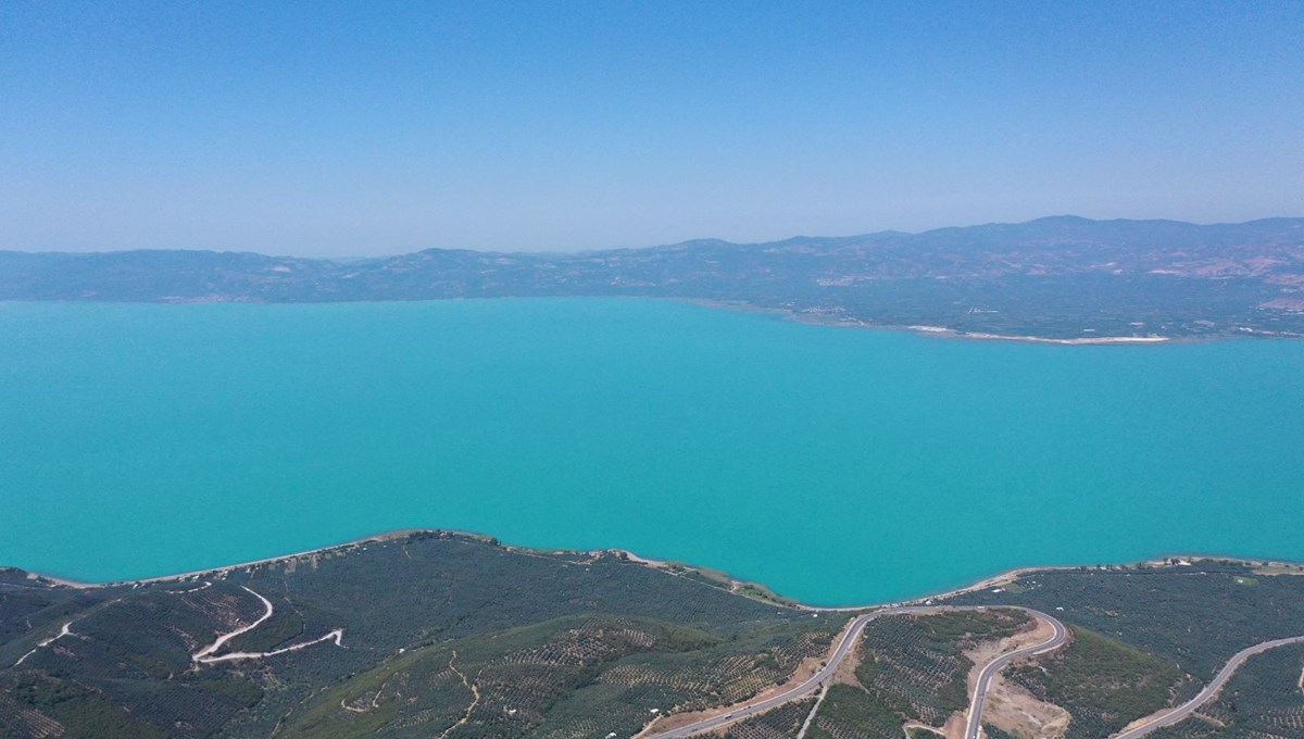 İznik Gölü'nün rengi alg patlamasıyla turkuaza dönüştü