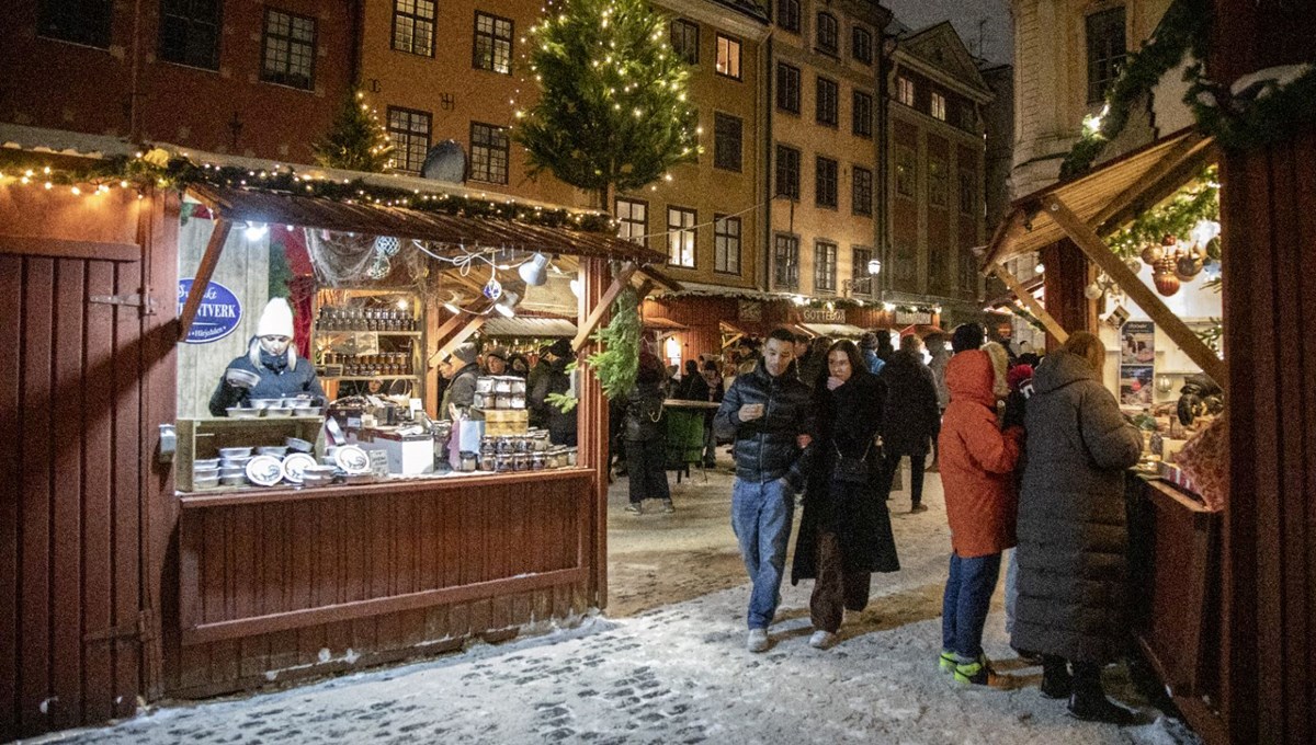 Stockholm'ün tarihi adasında geleneksel Noel pazarı kuruldu