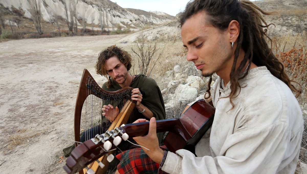 Avrupalı iki gezgin arp ve gitarla Türkiye'yi keşfediyor