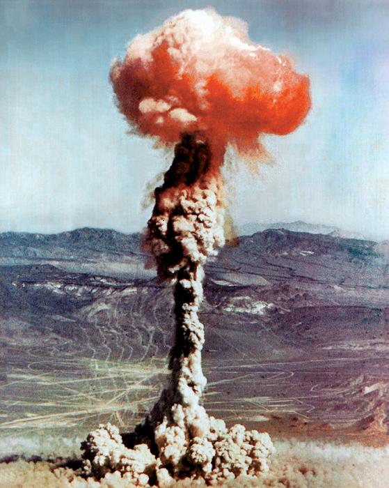 Atomic_blast_Nevada_Yucca_1951.jpg